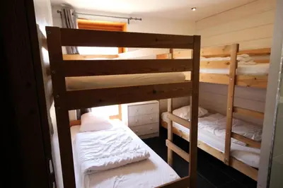 Un ou plusieurs lits dans un hébergement de l'établissement Chalet Des Domaines De La Vanoise - Confortable appartement au calme, à 1km du village et 5 km de la station MAE-3134