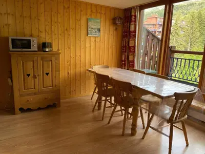 Cuisine ou kitchenette dans l'établissement Appartement duplex spacieux, ski aux pieds, 8 pers, balcon - FR-1-346-532