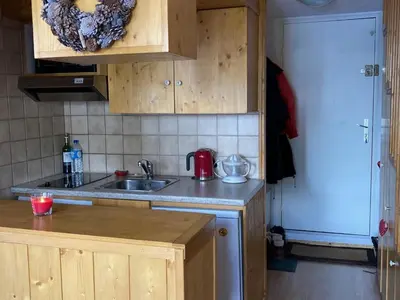 Cuisine ou kitchenette dans l'établissement Appartement duplex spacieux, ski aux pieds, 8 pers, balcon - FR-1-346-532