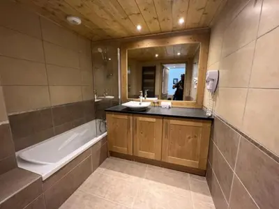 Salle de bains dans l'établissement résidence 4 étoiles