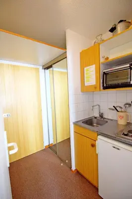 Cuisine ou kitchenette dans l'établissement Rond Point Des Pistes - studio fonctionnel au pied des pistes MAE-1434