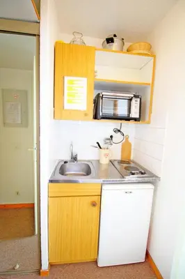 Cuisine ou kitchenette dans l'établissement Rond Point Des Pistes - studio fonctionnel au pied des pistes MAE-1434