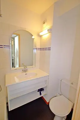 Salle de bains dans l'établissement Rond Point Des Pistes - studio fonctionnel au pied des pistes MAE-1434