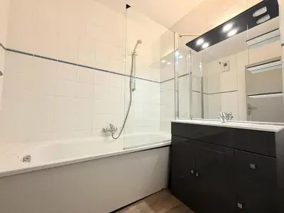 Salle de bains dans l'établissement Curling B - Au pieds des pistes proche tous commerces MAE-1454