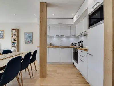 Cuisine ou kitchenette dans l'établissement Appartement rénové 2 ch. avec wifi, proche pistes - FR-1-641-10