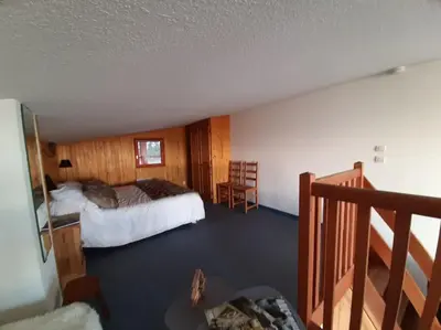Un ou plusieurs lits dans un hébergement de l'établissement RESIDENCE LE RUITOR Duplex dernier étage vue panoramique classé 4 Cristaux Paradiski Piscine privée chauffée en ETE