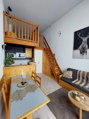 Cuisine ou kitchenette dans l'établissement RESIDENCE LE RUITOR Duplex dernier étage vue panoramique classé 4 Cristaux Paradiski Piscine privée chauffée en ETE