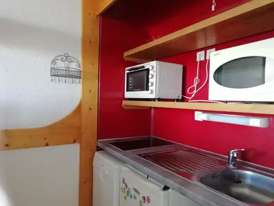 Cuisine ou kitchenette dans l'établissement Studio jusqu'à 4 pers à Arc 2000, animaux admis - FR-1-411-855