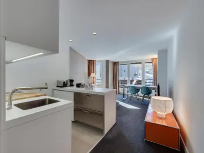 Cuisine ou kitchenette dans l'établissement Appartement ski familial au cœur de Val Claret avec Wifi - FR-1-641-12