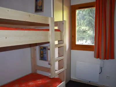 Un ou plusieurs lits superposés dans un hébergement de l'établissement Appartement pratique proche commerces et téléphérique, 2 pièces, 4 pers. - FR-1-464-213