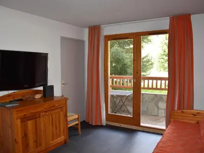 Télévision ou salle de divertissement dans l'établissement Appartement pratique proche commerces et téléphérique, 2 pièces, 4 pers. - FR-1-464-213