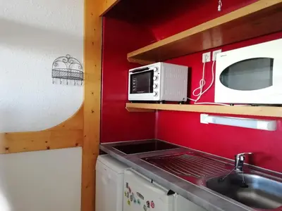 Cuisine ou kitchenette dans l'établissement Résidence Varet - Studio pour 4 personnes à Arc 2000 avec vue sur la montagne et la station MAE-1024