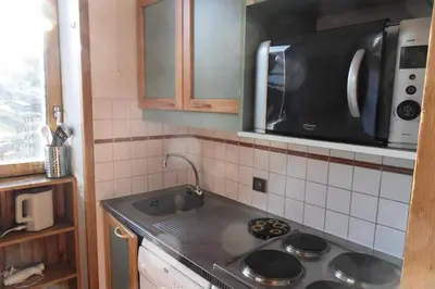 Cuisine ou kitchenette dans l'établissement Résidence Corail - Studio divisible fonctionnel · Centre station · Vue vallée · Balcon MAE-1044