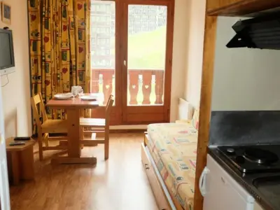 Cuisine ou kitchenette dans l'établissement Chalet Club Iii - Appartement proche des pistes et commerces·Balcon MAE-3584