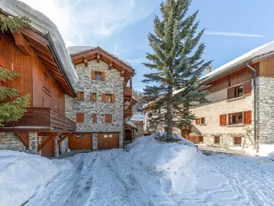 L'établissement Appartement-chalet de standing avec cheminée et hammam, idéalement situé sur le front de neige de Val d'Isère - FR-1-694-9 en hiver