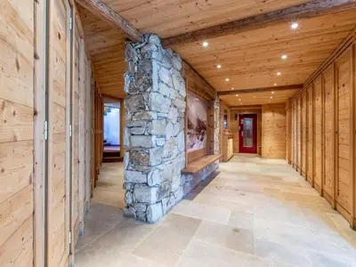 Plan de l'établissement Élégant 3 pièces rénové avec balcon, cœur de Val-d'Isère, proche commodités - FR-1-694-1
