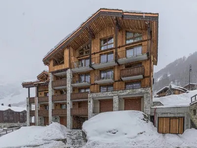 Plan de l'établissement Cocon raffiné 5 pièces skis aux pieds à Val-d’Isère avec wifi, cheminée et garage - FR-1-694-11