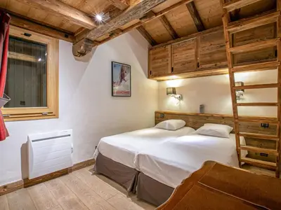 Plan de l'établissement Cocon raffiné 5 pièces skis aux pieds à Val-d’Isère avec wifi, cheminée et garage - FR-1-694-11