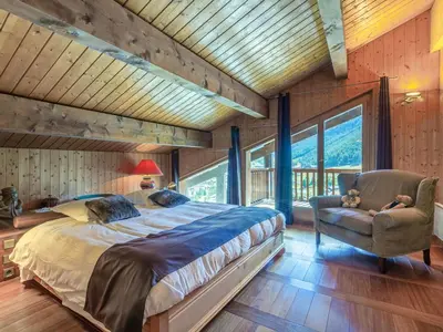 Un ou plusieurs lits dans un hébergement de l'établissement Chalet de luxe avec sauna, cheminée et WiFi à Val-d'Isère - FR-1-694-17