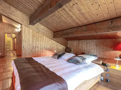 Un ou plusieurs lits dans un hébergement de l'établissement Chalet de luxe avec sauna, cheminée et WiFi à Val-d'Isère - FR-1-694-17