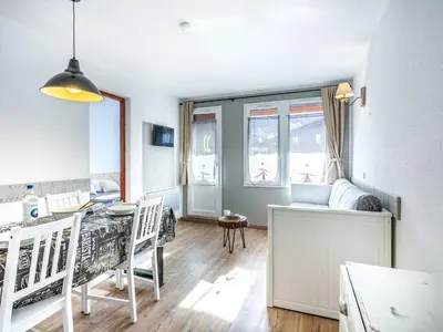 Coin salon dans l'établissement Appartement lumineux 6 pers, 2 sdb, wifi, garage, proche pistes et centre, casier à skis, animaux ok - FR-1-694-19