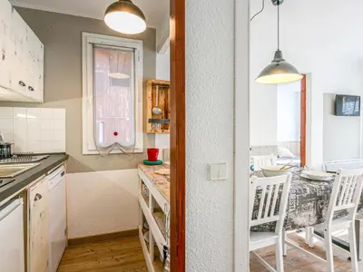 Cuisine ou kitchenette dans l'établissement Appartement lumineux 6 pers, 2 sdb, wifi, garage, proche pistes et centre, casier à skis, animaux ok - FR-1-694-19