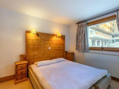 Un ou plusieurs lits dans un hébergement de l'établissement Appartement cocooning skis aux pieds avec terrasse Sud, Wi-Fi et équipements complets - FR-1-694-28
