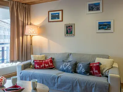 Coin salon dans l'établissement Spacieux duplex 3P avec wifi et balcon sud, parking inclus, près des pistes à Val-d'Isère - FR-1-694-27