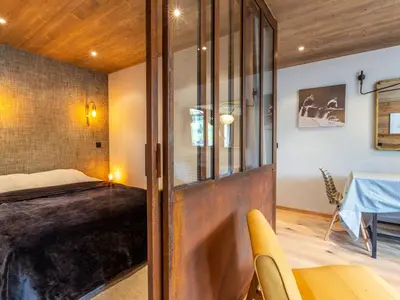Un ou plusieurs lits dans un hébergement de l'établissement Superbe 3 pièces au centre de Val-d'Isère, haut standing, Wi-Fi, 2 salles d'eau, proche commodités - FR-1-694-34