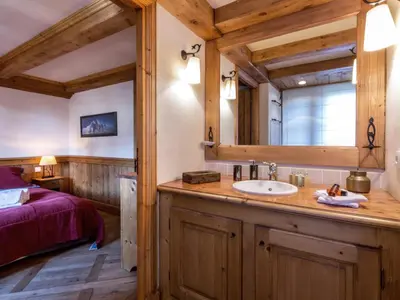 Un ou plusieurs lits dans un hébergement de l'établissement Appartement de standing avec cheminée, 4 chambres, garage et WIFI, Val-d'Isère - FR-1-694-25
