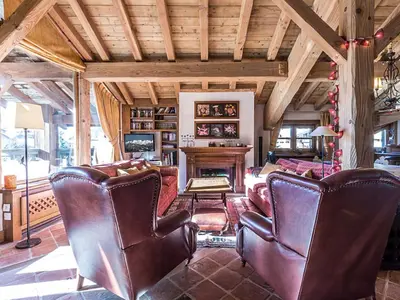 Coin salon dans l'établissement Appartement de standing avec cheminée, 4 chambres, garage et WIFI, Val-d'Isère - FR-1-694-25