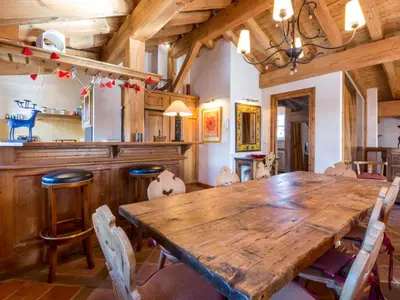 Plan de l'établissement Appartement de standing avec cheminée, 4 chambres, garage et WIFI, Val-d'Isère - FR-1-694-25