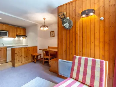 Cuisine ou kitchenette dans l'établissement Duplex cosy à Val-d'Isère avec wifi et parking, animaux admis - FR-1-694-39