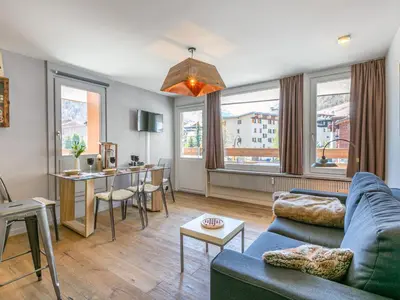 Coin salon dans l'établissement Appartement cosy avec wifi, au cœur de Val-d'Isère, proche des pistes et des commodités - FR-1-694-42
