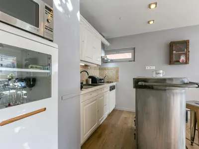 Cuisine ou kitchenette dans l'établissement Appartement cosy avec wifi, au cœur de Val-d'Isère, proche des pistes et des commodités - FR-1-694-42