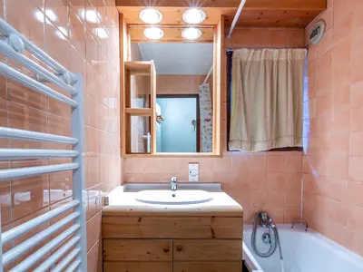 Plan de l'établissement Appartement confortable skis aux pieds avec parking couvert à Val-d'Isère - FR-1-694-58