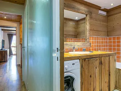 Cuisine ou kitchenette dans l'établissement Charmant Appartement Confortable avec Wifi, Navette Gratuite pour les Pistes, à Val-d'Isère - FR-1-694-49