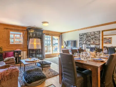 Coin salon dans l'établissement Appartement de standing avec sauna au cœur de Val-d'Isère - FR-1-694-48