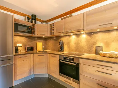 Cuisine ou kitchenette dans l'établissement Appartement de standing avec sauna au cœur de Val-d'Isère - FR-1-694-48