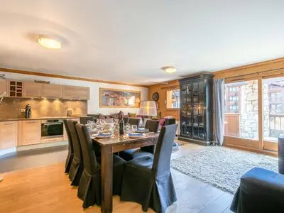 Cuisine ou kitchenette dans l'établissement Appartement de standing avec sauna au cœur de Val-d'Isère - FR-1-694-48