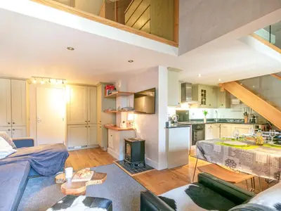 Cuisine ou kitchenette dans l'établissement Duplex élégant à Val-d'Isère : Wifi, parking couvert, proche commodités et navette - FR-1-694-61