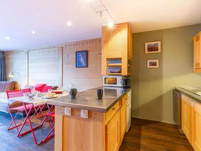 Cuisine ou kitchenette dans l'établissement Appartement moderne avec WiFi et lave-linge au coeur de la station - FR-1-694-47