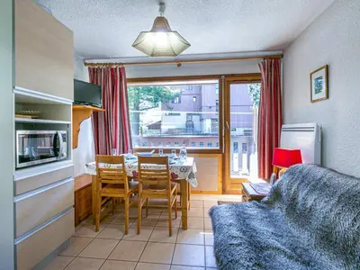 Cuisine ou kitchenette dans l'établissement Studio cosy avec balcon, parking couvert, proche centre et navette gratuite – Val d'Isère - FR-1-694-59