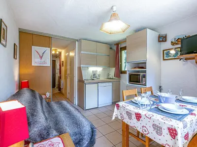 Cuisine ou kitchenette dans l'établissement Studio cosy avec balcon, parking couvert, proche centre et navette gratuite – Val d'Isère - FR-1-694-59