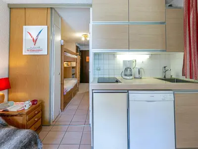 Cuisine ou kitchenette dans l'établissement Studio cosy avec balcon, parking couvert, proche centre et navette gratuite – Val d'Isère - FR-1-694-59