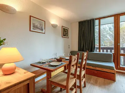 Coin salon dans l'établissement Studio cabine 4 pers. aux pieds des pistes avec parking, animaux acceptés - FR-1-694-66