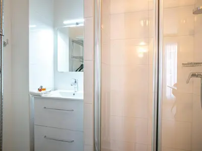 Salle de bains dans l'établissement Studio cosy au cœur de Val-d'Isère, pieds des pistes, accès wifi, 2 pers. - FR-1-694-74
