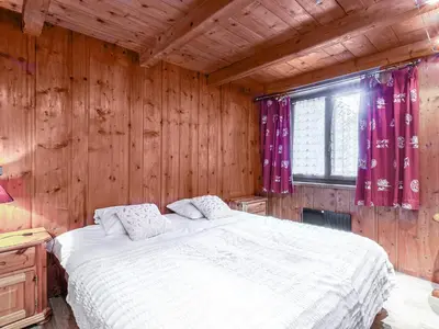 Un ou plusieurs lits dans un hébergement de l'établissement Charmant Appartement Montagnard au Coeur du Vieux Village, aux Pieds des Pistes de Val-d'Isère - FR-1-694-77