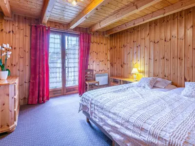 Un ou plusieurs lits dans un hébergement de l'établissement Duplex montagnard rustique avec cheminée, au vieux village de Val-d'Isère, au pied des pistes - FR-1-694-71