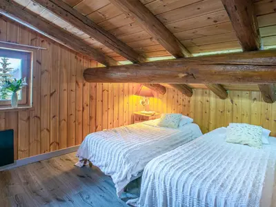Un ou plusieurs lits dans un hébergement de l'établissement Duplex montagnard rustique avec cheminée, au vieux village de Val-d'Isère, au pied des pistes - FR-1-694-71